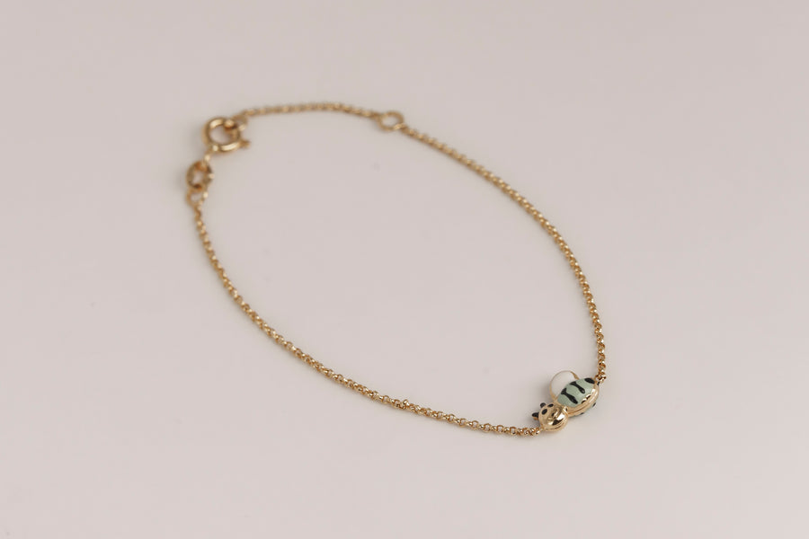 Baby bracelet with bee
