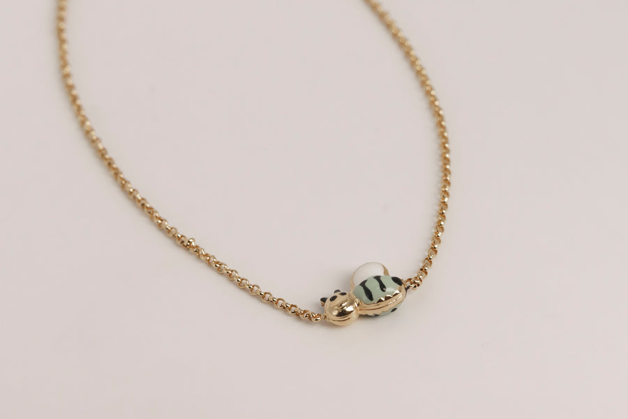 Baby bracelet with bee