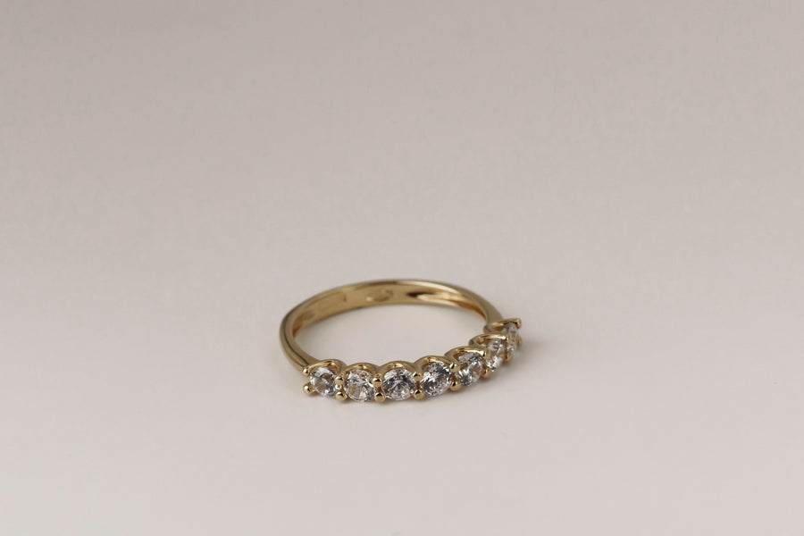 Gold and zircon ring